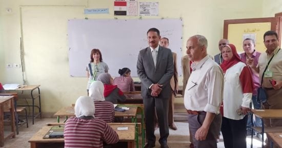 طلاب الشهادة الإعدادية بالجيزة يؤدون اليوم امتحانى اللغة الأجنبية والتربية الدينية
