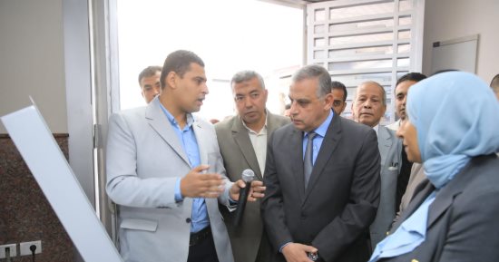 محافظ سوهاج يفتتح المجمع الإدارى للخدمات العامة بحى شرق.. صور