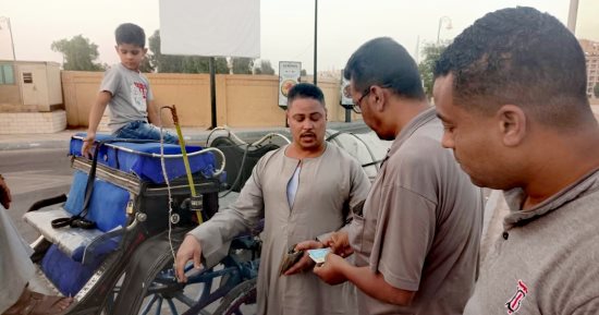 ضبط عربتى حنطور يقودهما طفلان و6 مخالفات نظافة بالأقصر.. صور