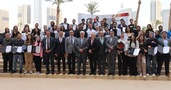 عاشور يشهد احتفالية تسليم المُتفوقين بالجامعة الألمانية الدولية منح التميز الأكاديمي