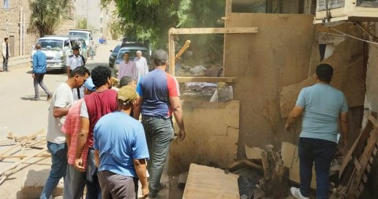 إزالة 113 حالة تعد بمساحة 28 ألف متر مربع في أسوان.. صور