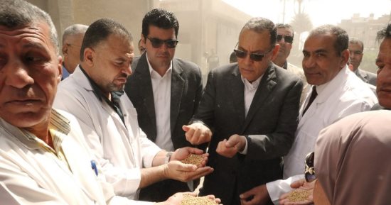 محافظ الشرقية يتفقد صوامع الزقازيق ومطحن عرابي وصوامع غلال منيا القمح