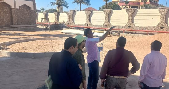 رئيس إقليم القناة وسيناء الثقافى يتفقد أعمال تطوير المسرح الصيفى بطور سيناء.. صور