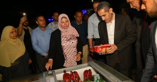 محافظ الغربية يفتتح معرضا للسلع الغذائية بالسنطة.. صور