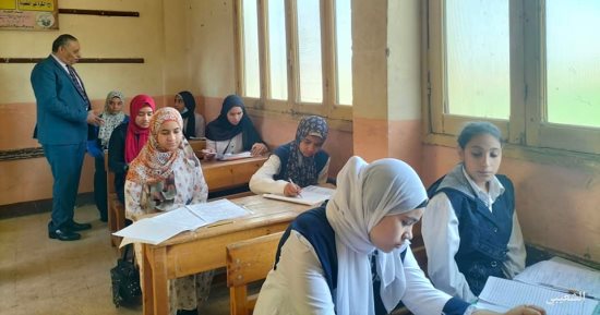 انتظام امتحانات النقل للصفين الأول والثانى الإعدادى فى 11 إدارة تعليمية بسوهاج
