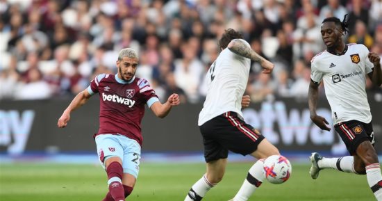 مانشستر يونايتد يخسر أمام وست هام ويشعل الصراع مع ليفربول بالدوري الإنجليزي