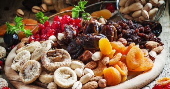 خبراء الصحة يقدمون أهم الأطعمة لحمايتك من السرطان.. الأسماك لاحتوائها على أوميجا 3 المضادة للالتهاب وما تنساش العدس والفول.. وتناول الفواكه والخضراوات والمكسرات لأنها مضادة للأكسدة والجبن القريش