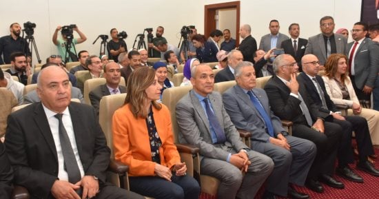 وزيرة الثقافة ومحافظ قنا يدشنان المكتبات المتنقلة من العاصمة الإدارية الجديدة