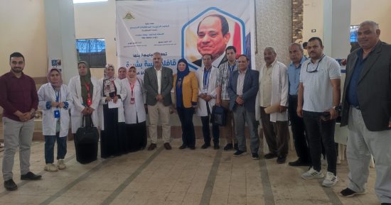 حياة كريمة.. الكشف على 390 حالة بقافلة طبية لجامعة بنها بقرية ميت كنانة.. صور