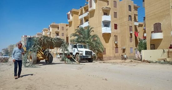 حملات لرفع المخلفات وإزالة العشوائيات فى أحياء مدينة موط بالوادى الجديد