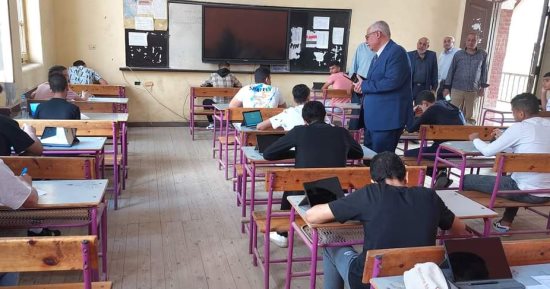 أسئلة طويلة.. شكاوى من صعوبة امتحانات الصفين الرابع والخامس الابتدائى فى بعض المدارس.. وزارة التعليم: الأسئلة وفق المواصفات وسنفحص شكاوى الطلاب.. وانتظام سيستم الامتحان الإلكترونى لأولى وثانية ثانوى.. صور