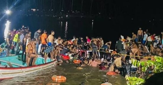 غرق 18 شخصاً على الأقل في انقلاب قارب بولاية كيرالا الهندية.. صور