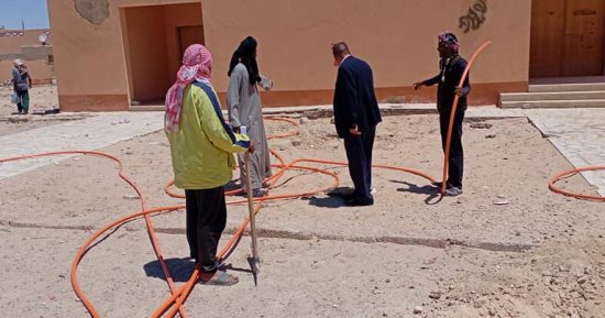 مد خطوط شبكة تليفونات الفايبر الجديدة بمدينة نخل فى وسط سيناء