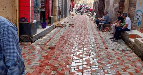 تركيب الإنترلوك بشوارع منيا القمح بمساحة 2200 متر وتكلفة 205 آلاف جنيه