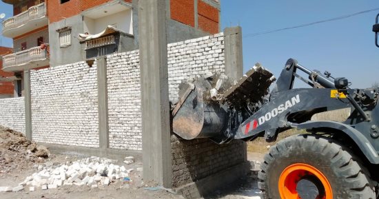 حملات مكبرة لإزالة التعديات وإيقاف أعمال البناء المخالف بأحياء الإسكندرية