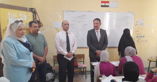 مدير تعليم الجيزة يتفقد أعمال الامتحانات بمدارس الوراق.. صور