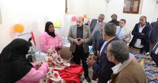 محافظ أسوان يكلف بإقامة ورش عمل لتدريب المرأة المعيلة على تنفيذ المشروعات