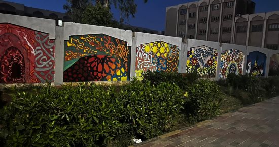 طلاب تربية نوعية جامعة كفر الشيخ تزين أسوار المعهد الديني ضمن مشروع التخرج