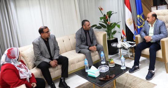محافظ أسوان يلتقى وفد 3 وزارات لعرض منظومة حصر أصول وأملاك الدولة