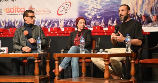 عابد عنانى وابنة أسامة أنور عكاشة فى ندوة فيلم "الباب الأخضر" بالكاثوليكى"