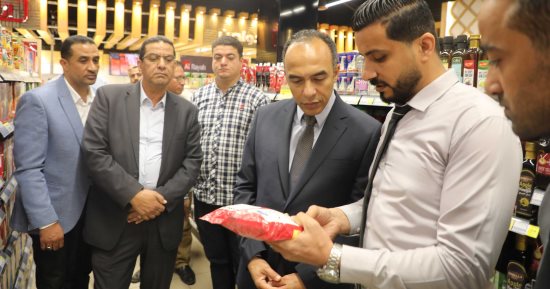 نائب محافظ المنيا يتابع توافر السلع بالأسواق والسلاسل التجارية