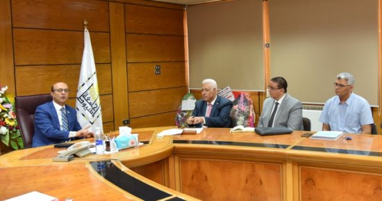 رئيس جامعة أسيوط يلتقى بوكيل وزارة القوى العاملة لبحث أوجه التعاون