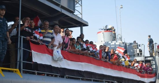 محافظ البحر الأحمر يستقبل 466 عائدا من السودان بميناء سفاجا البحرى.. صور