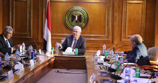 التعليم العالى تناقش إمكانية التحاق حاملى الشهادات فوق المتوسطة بالجامعات التكنولوجية