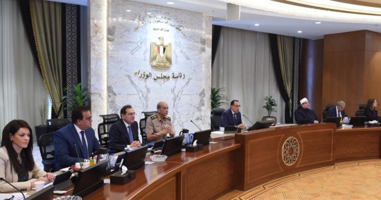 رئيس الوزراء: الحكومة مستعدة لسماع مختلف الرؤى والأفكار وعازمة على المشاركة فى أى جلسات تُدعى إليها فى الحوار الوطنى.. مجلس الوزراء انتقل للعمل من العاصمة الإدارية وتسليم الموظفين وحداتهم السكنية خلال أيام