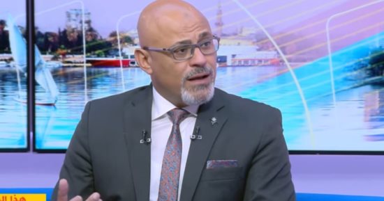 أستاذ اقتصاد: مصر تحولت من دولة لديها عجز فى الطاقة الكهربائية إلى دولة تصدر