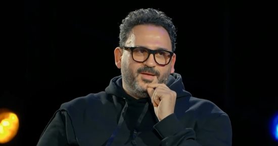 أكرم حسني لـ sold out: أعجبت بزوجتي من النظرة الأولى وانفصلنا بهدوء واحترام