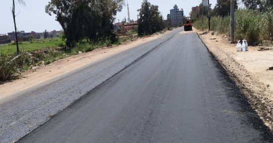 بدء أعمال رصف طريق «بيلا - كفر العجمي» واستكمال تطوير عدد من الطرق
