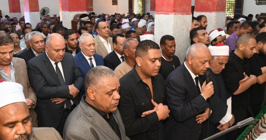 محافظا قنا والأقصر يشاركان فى تشييع جثمان الكاتب الصحفى محمود بكرى
