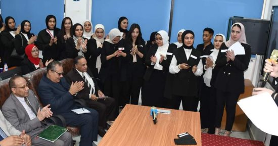 228 طالبا وطالبة يعرضون مشروعات تخرجهم ببرنامج الترجمة الفورية بآداب القناة