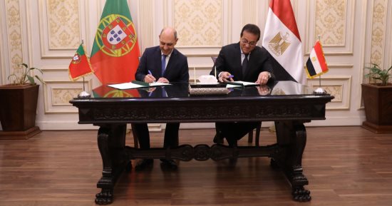 وزير الصحة ونظيره البرتغالى يوقعان بروتوكول تعاون مشترك بين البلدين