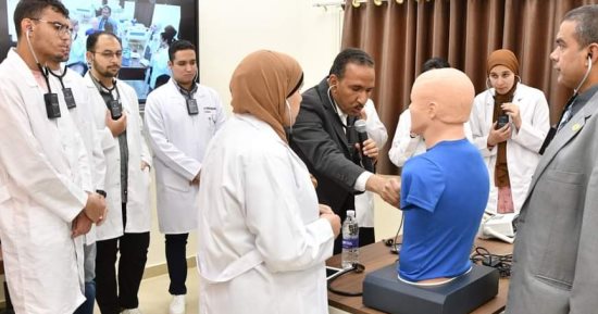 لجنة القطاع الطبي بالمجلس الأعلى للجامعات تتابع سير العملية التعليمية بطب الوادي الجديد