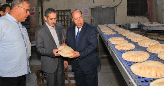 محافظ الغربية يفاجئ مخابز كفر الزيات ويتابع توريد القمح والوقود