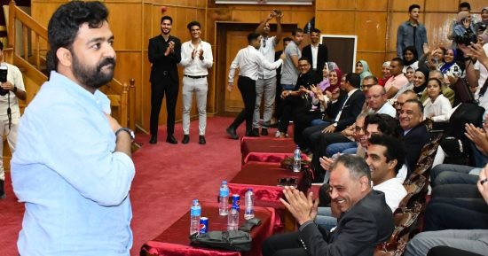 رئيس جامعة قناة السويس يشهد انطلاق فعاليات مهرجان المسرح