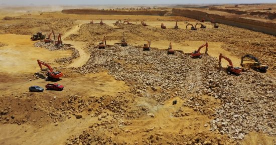 مصر تبدأ إنشاء الورش المركزية للخط الأول للقطار الكهربائي السريع.. مساحتها 578 فدانا وتضم 39 مبنى لجميع أنواع الصيانة والعمرات الخفيفة والجسيمة.. تنفذها شركات مصرية ضمن تحالف مصرى مع "سيمنز الألمانية".. صور