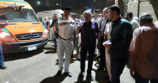 مدير أمن سوهاج ينتقل لمتابعة جهود استخراج 3 أشخاص من أسفل أنقاض منزل منهار