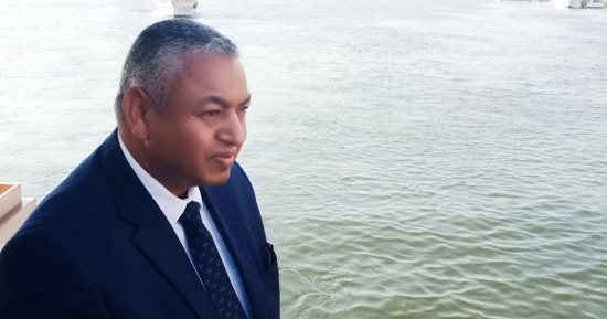 زينب عبداللاه تكتب: محمود بكرى الذى لم يرحل.. المتواضع الخلوق صديق البسطاء أدرك أن المواقف الإنسانية مفتاح البقاء بعد الرحيل فجاهد لتكون سيرته أطول من عمره.. حافظ على مودة الجميع حتى المختلفين معه فحزنوا عليه