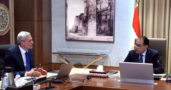 رئيس الوزراء يوجه بسرعة الإفراج الجمركى عن الأدوية والمستلزمات الطبية