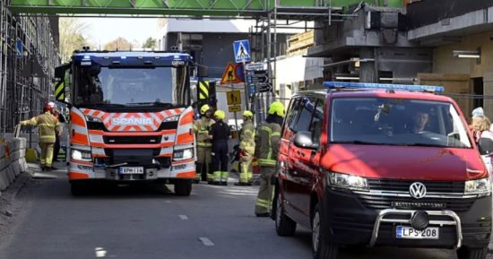 إصابة 24 شخصا جراء انهيار جسر للمشاة فى فنلندا