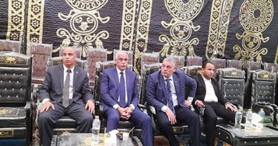 رئيس اتحاد الكرة يؤدى واجب العزاء فى وفاة محمود بكرى