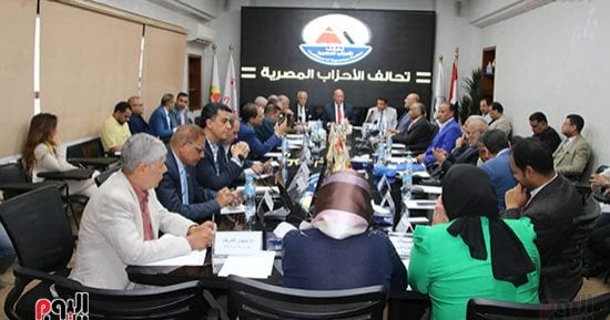 42 حزبا ينظمون 50 مؤتمرا جماهيريا لدعم المرشح الرئاسى عبد الفتاح السيسى