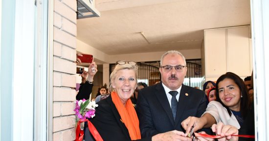 رئيس جامعة قناة السويس يفتتح عيادة المرأة الآمنة بالمستشفى الجامعى.. صور