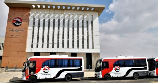 النقل توفر أتوبيسات للربط بين محطات القطار الكهربائى الخفيف ومدن شرق القاهرة