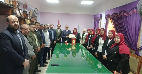 وكيل تعليم كفر الشيخ يكرم مدرسة دسوق لحصول المكتبة على المركز الأول بالجمهورية