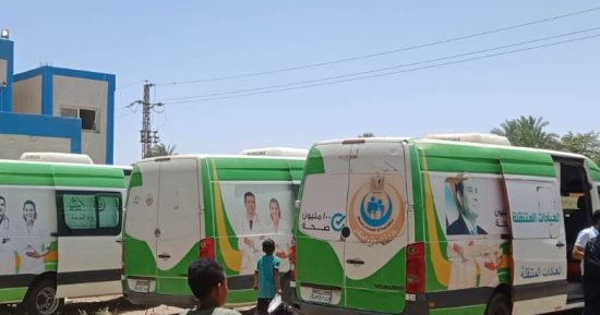 حياة كريمة.. توقيع الكشف الطبى على 1758 مواطناً بالمجان بقرية سلوا بأسوان