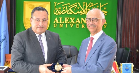 رئيس جامعة الإسكندرية يستقبل وفد الجهاز الوطني للاعتماد الأكاديمي الكويتي